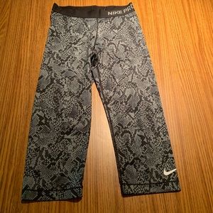 nike pro cropped leggings